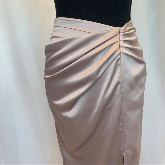 RO & DE beige satin effect ruched skirt Sz L NWT - Picture 4 of 12